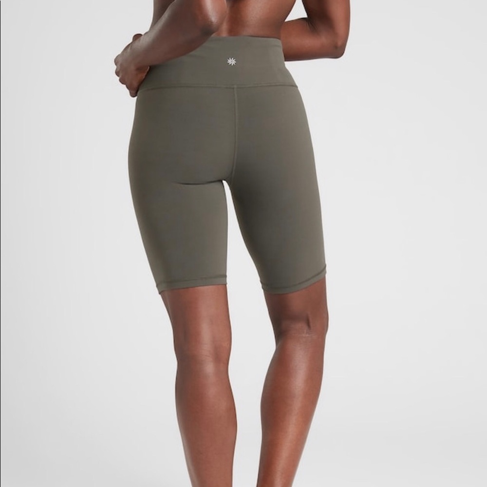 Athleta biker shorts “Arbor Olive” / dark green